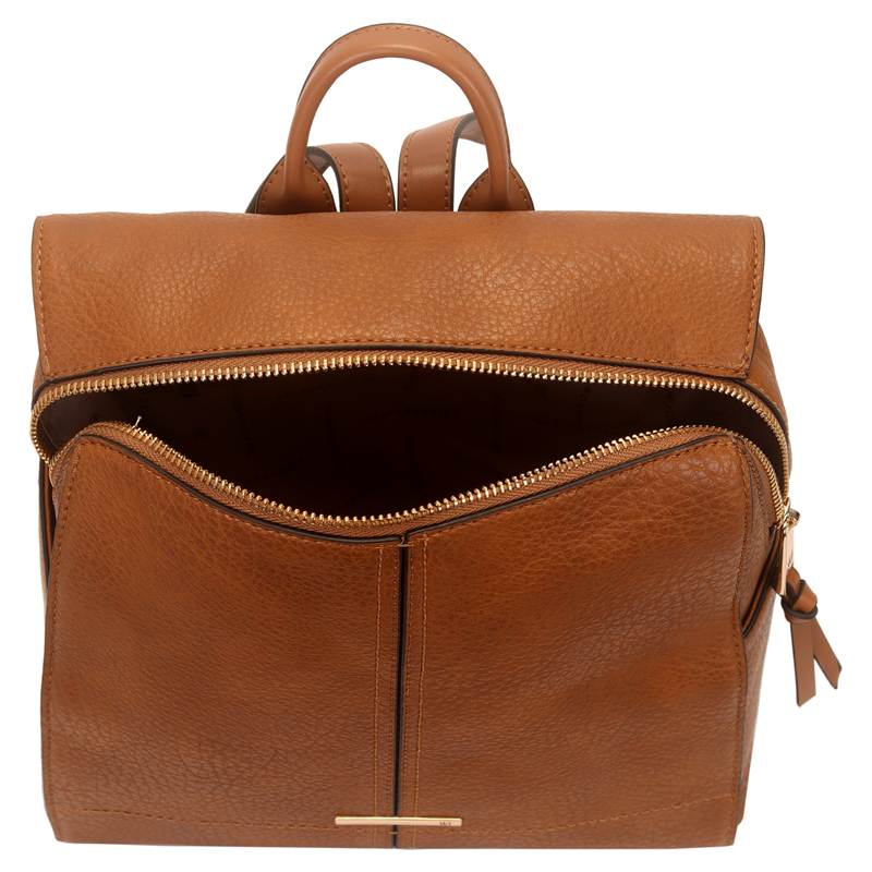 Mochila feminina caramelo vista frontal com zíper aberto mostrando interior